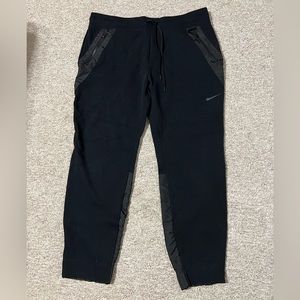 Women’s Nike joggers - black